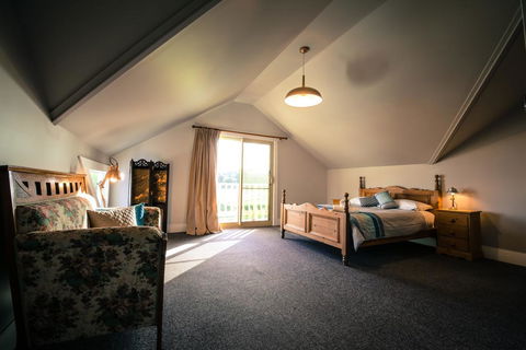 Catherine Normane Holiday House - Sunshine Coast Guide 0