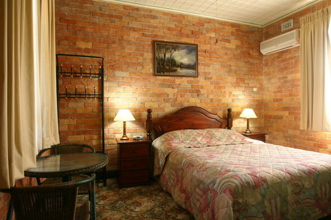 CBC Bed & Breakfast & Cafe - Sunshine Coast Guide 1