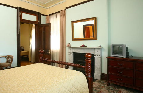 CBC Bed & Breakfast & Cafe - Sunshine Coast Guide 2