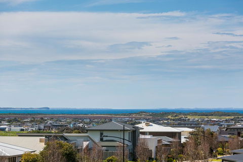 Centreside Ocean Views 59 - Sunshine Coast Guide 2