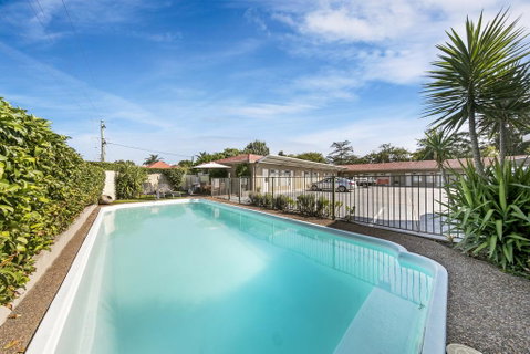 Cessnock Motel - Sunshine Coast Guide 1
