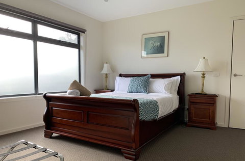 Champagne Stays Apartment - Sunshine Coast Guide 2