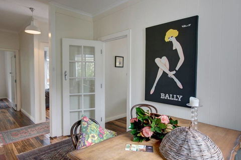 Character Cottage In Berrima - Sunshine Coast Guide 0