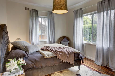 Character Cottage In Berrima - Sunshine Coast Guide 3