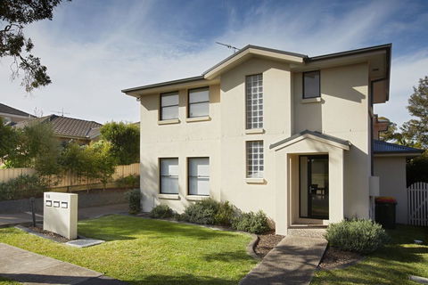 Charlestown Terrace Apartments - Sunshine Coast Guide 0