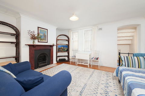 Charming Centrally Located 2 Bedroom Accommodation - Sunshine Coast Guide 0