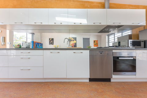 Chic East Sydney Pad - Sunshine Coast Guide 2