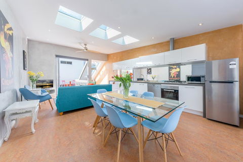 Chic East Sydney Pad - Sunshine Coast Guide 0