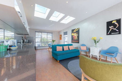 Chic East Sydney Pad - Sunshine Coast Guide 1