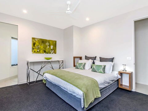 Chimneys On Bank - Sunshine Coast Guide 2