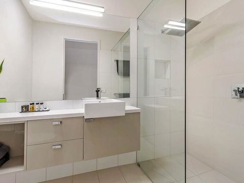 Chimneys On Bank - Sunshine Coast Guide 1