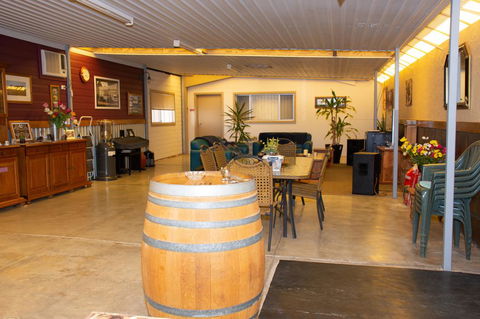 Chrissie's Dongara - Sunshine Coast Guide 0
