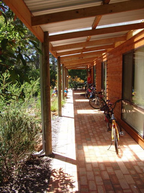 Cinnamon Coloureds Farm Cottages - Sunshine Coast Guide 0