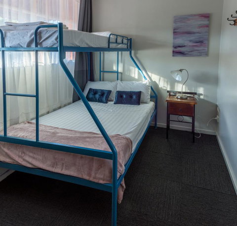 City Backpackers HQ - Sunshine Coast Guide 1