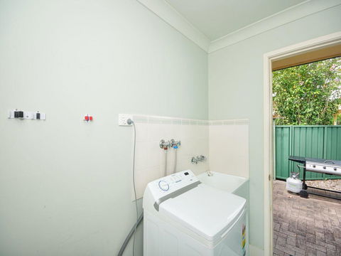Close To Tea Gardens Waterfront - Sunshine Coast Guide 2