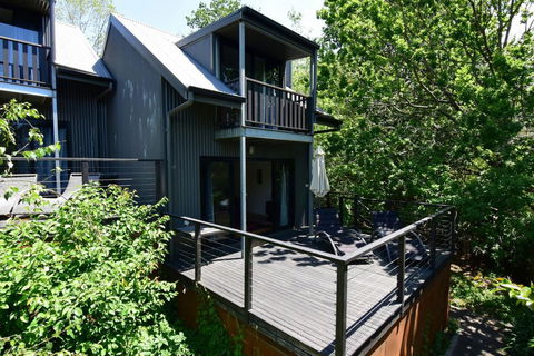 Cloudsong Chalet 4 - Close To The Village Centre! - Sunshine Coast Guide 1