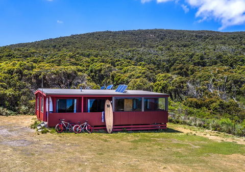 Cloudy Bay Cabin - Sunshine Coast Guide 1