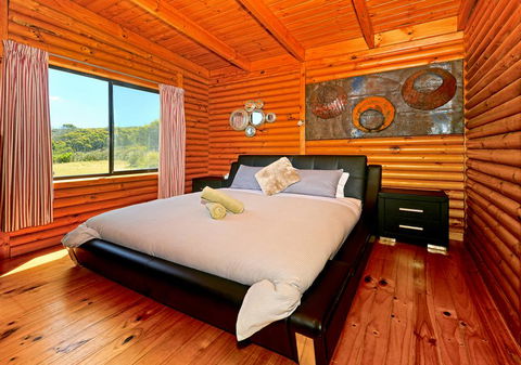 Cloudy Bay Cabin - Sunshine Coast Guide 3