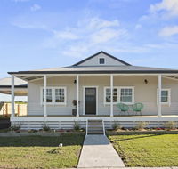 Cloverdale Cottage - Sunshine Coast Guide