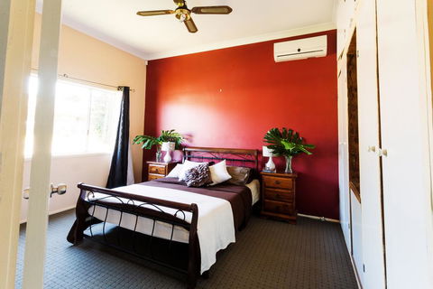 Coal D' Vine Cottage - Cessnock NSW - Sunshine Coast Guide 1