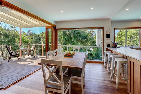 Coast Along - Sunshine Coast Guide 2
