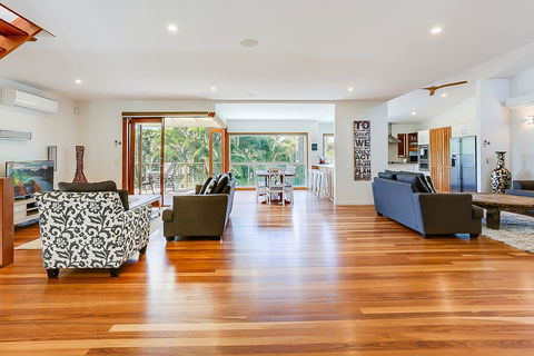 Coast Along - Sunshine Coast Guide 1