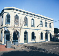 College Lawn Hotel - Sunshine Coast Guide