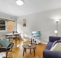 Comfy one-bedroom unit between city and airport - Sunshine Coast Guide