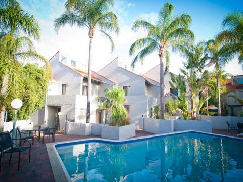 Como Mezzanine Retreat - Sunshine Coast Guide 0