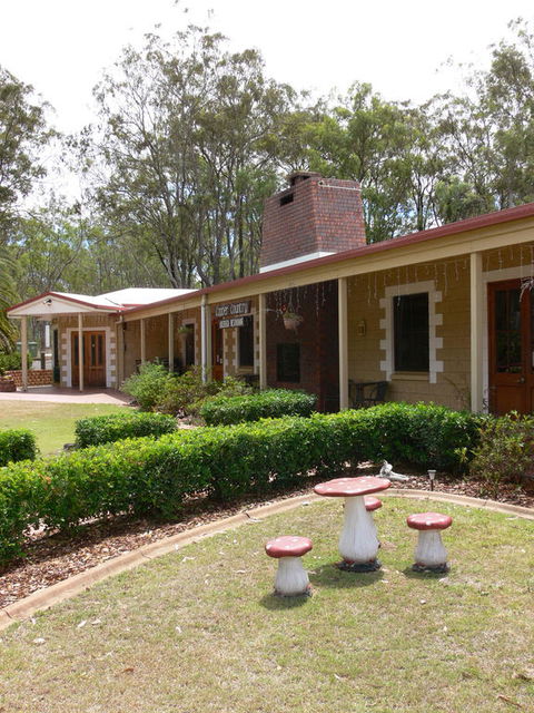 Copper Country Motor Inn & Restaurant - Sunshine Coast Guide 3