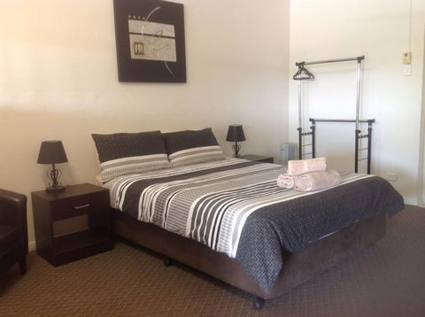 Copper Gate Motel - Sunshine Coast Guide 1