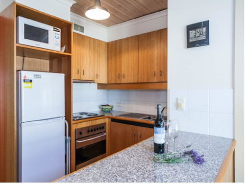 Cora Lynn - Apartment 18 - Sunshine Coast Guide 3