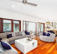 Cottonwood Beach House  Corporate Boardies - Sunshine Coast Guide