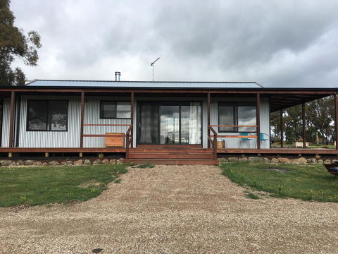 Country Cabin With Mountain Views Close To Ballarat - Sunshine Coast Guide 1