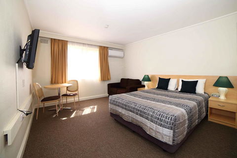 Country Gardens Motel - Sunshine Coast Guide 1