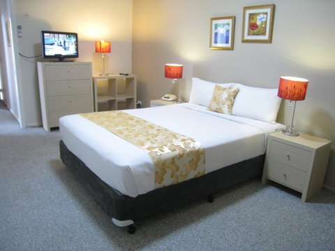 Country Lodge Motor Inn - Sunshine Coast Guide 3