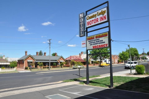 Country Lodge Motor Inn - Sunshine Coast Guide 0