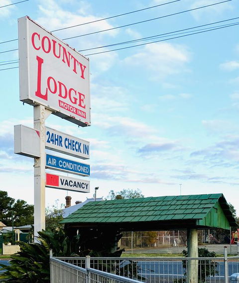 County Lodge Motor Inn - Sunshine Coast Guide 3