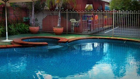 Courtyard Motor Inn - Sunshine Coast Guide 3