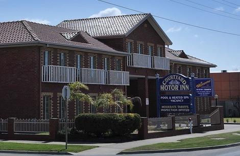 Courtyard Motor Inn - Sunshine Coast Guide 0