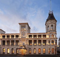 Craig's Royal Hotel - Sunshine Coast Guide