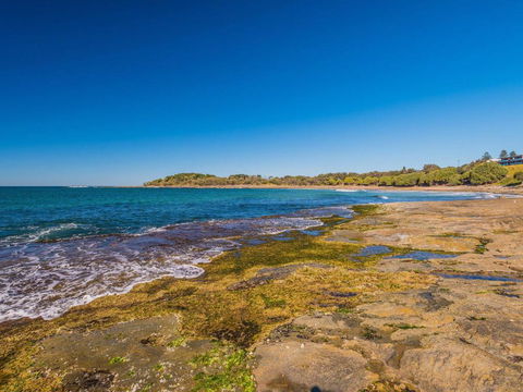 Craigmore On The Beach Unit 13 - Views Views - Sunshine Coast Guide 1