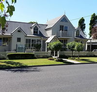 Creek Cottage Bed And Breakfast