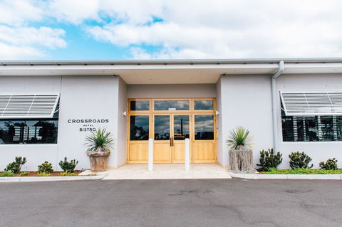 Crossroads Hotel - Sunshine Coast Guide 0