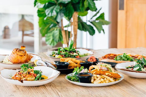 Crossroads Hotel - Sunshine Coast Guide 3