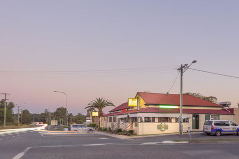 D'Aguilar Hotel Motel - Sunshine Coast Guide 2