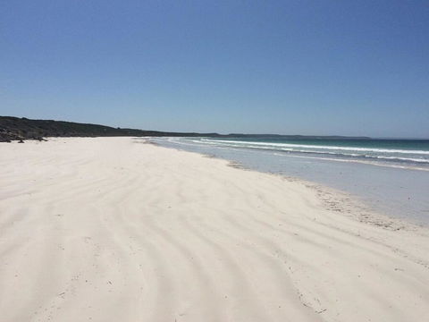 D'Estrees Bay Beach House - Sunshine Coast Guide 1
