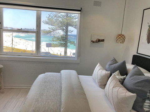 D'Luxe Designer Den Bondi-Ocean View Apartment - Sunshine Coast Guide 0