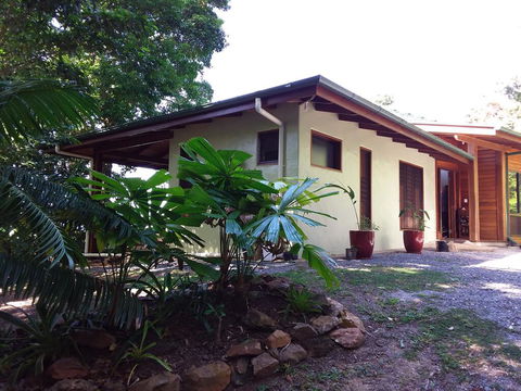 Daintree Oceanview Retreat - Holiday Home - Sunshine Coast Guide 1