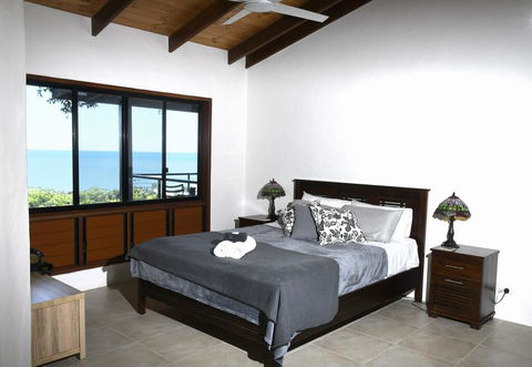 Daintree Oceanview Retreat - Holiday Home - Sunshine Coast Guide 3